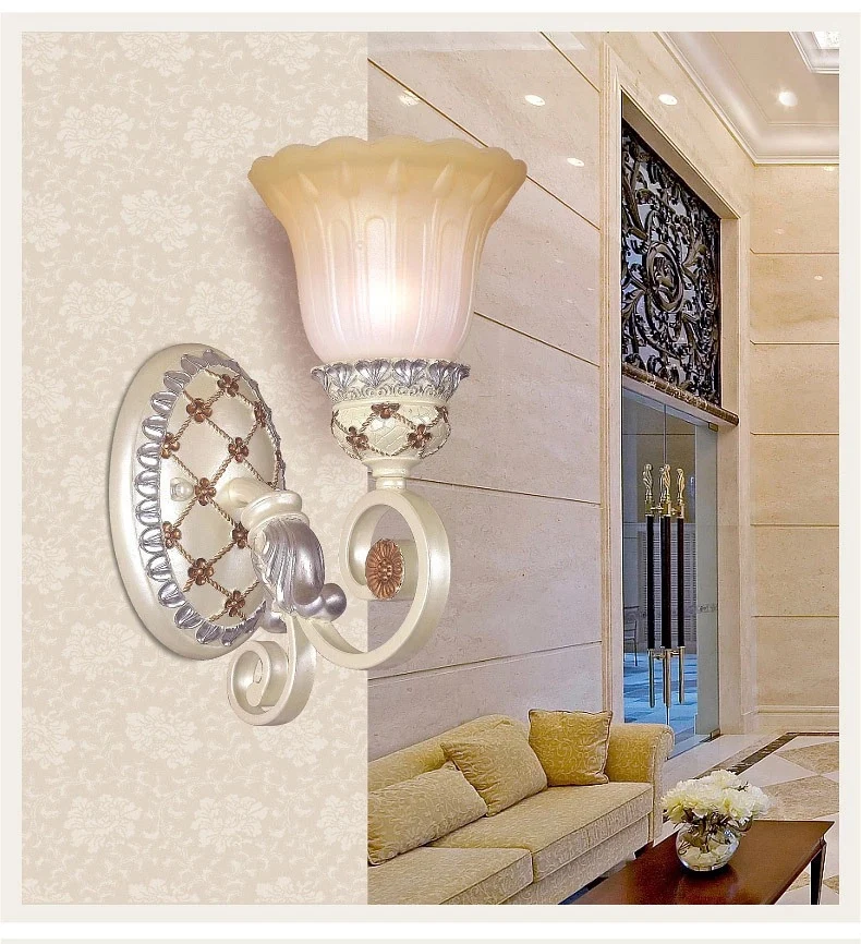 Franse landelijke bloesem wandkandelaar 1/2-lichts opaline glazen wandverlichtingsidee met wervelarm goud Clearhalo