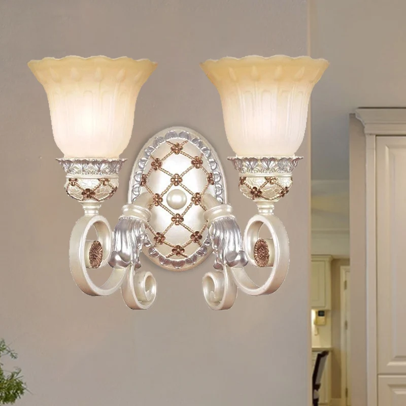 Franse landelijke bloesem wandkandelaar 1/2-lichts opaline glazen wandverlichtingsidee met wervelarm goud Clearhalo