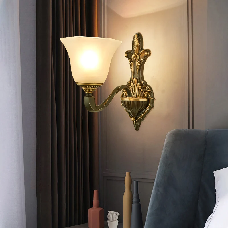 Frost Glass White Sconce Light Armatuur Bell Shade Traditionele muurverlichtingsideeën Clearhalo