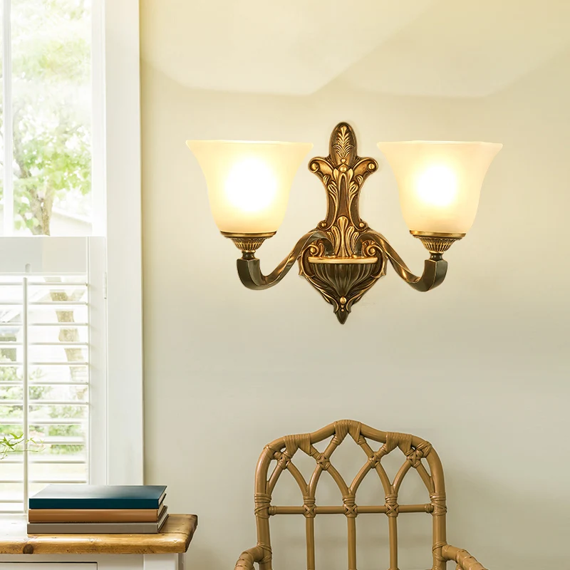 Frost Glass White Sconce Light Armatuur Bell Shade Traditionele muurverlichtingsideeën Clearhalo