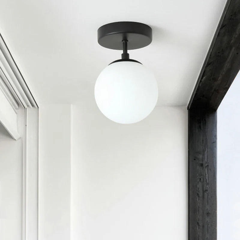 Gangplafond met enkele lamp, eenvoudig zwart, semi-inbouwlamp met mini bolvormige melkglazen kap Clearhalo