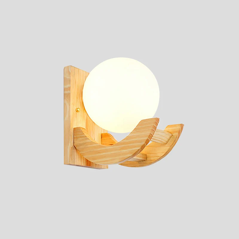 Gebogen arm houten blaker lichtarmatuur modern 1 lamp beige wandgemonteerde lamp met bol witte glazen kap Clearhalo