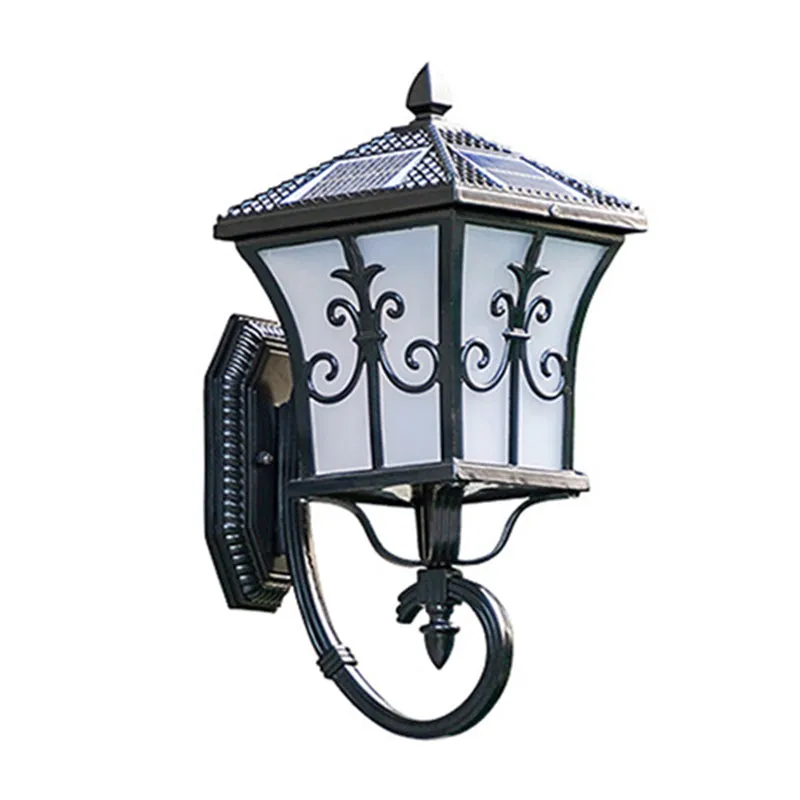 Gebogen lantaarn van mat glas Traditionele patio Kleine/grote LED-wandlamp op zonne-energie zwart/messing Clearhalo