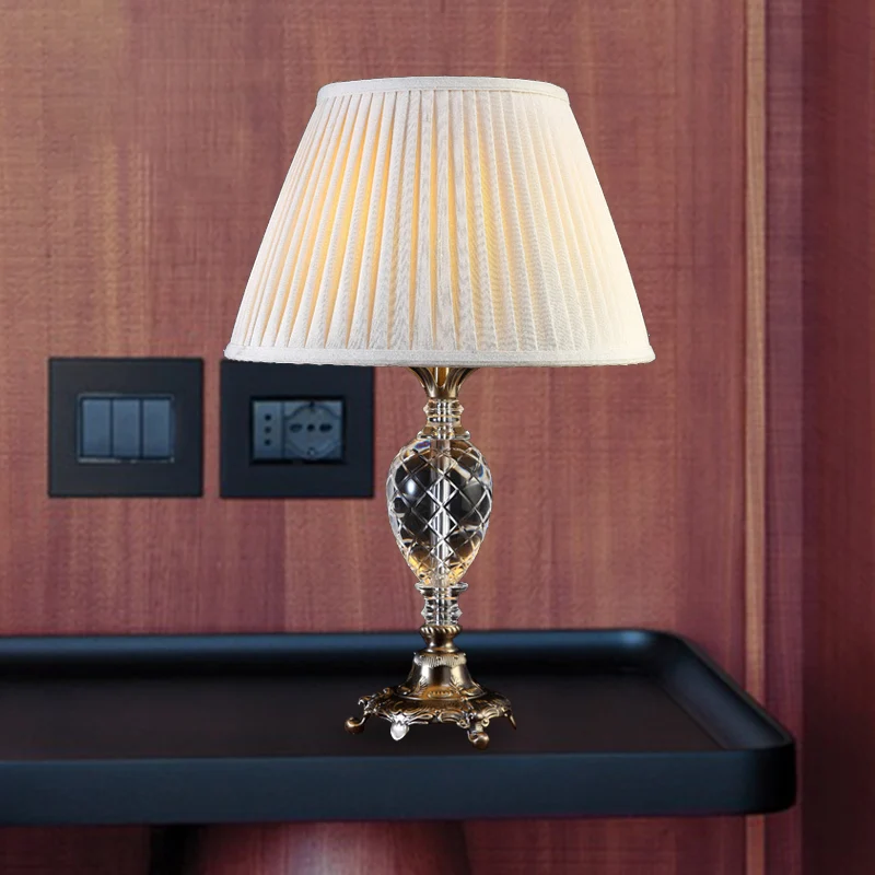 Geplooide lampenkap Kristallen tafellamp Platteland Slaapkamernachtlamp met enkele lamp beige Clearhalo