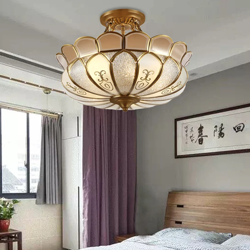 Geschulpte eetkamer semi-inbouw koloniaal ondoorzichtig glas 4 lampen messing plafondlamp Clearhalo