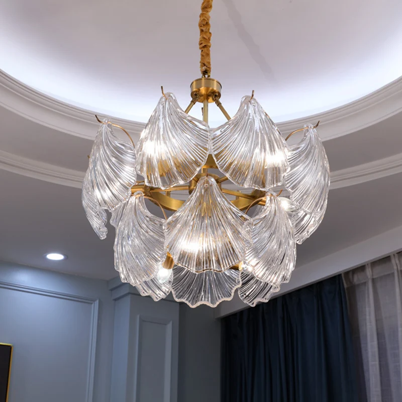 Geschulpte kroonluchter, lichte eenvoud, geribbeld glas, gouden hanglamp Clearhalo