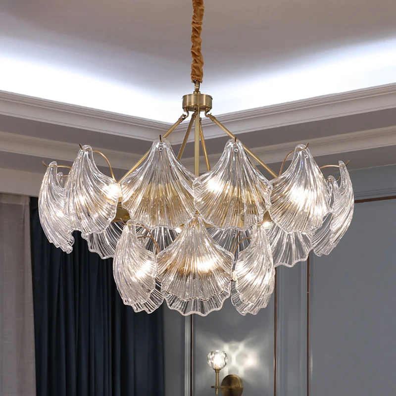 Geschulpte kroonluchter, lichte eenvoud, geribbeld glas, gouden hanglamp Clearhalo