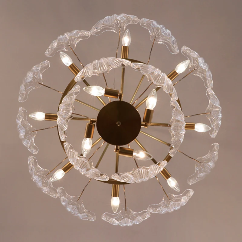 Geschulpte kroonluchter, lichte eenvoud, geribbeld glas, gouden hanglamp Clearhalo