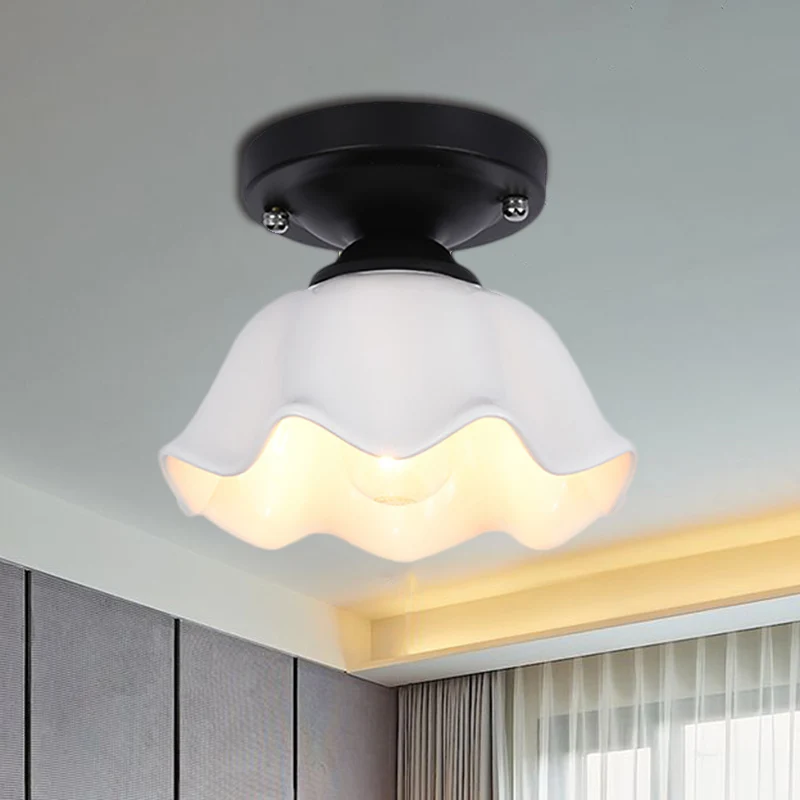 Geschulpte woonkamer semi-flush industrieel melkachtig glas één licht zwart verlichtingsarmatuur Clearhalo