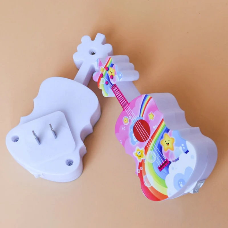 Gitaar Mini Plug- LED Wandlamp Kinderen Kunststof Blauw en Geel/Rood en Blauw Nachtverlichting met afstandsbediening Clear...