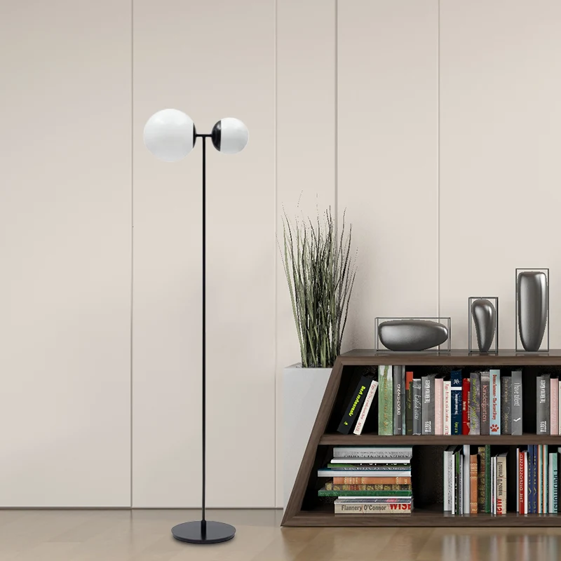 Globe vloerlamp Scandinavische metallic LED woonkamer staande lamp met witte glazen kap zwart/goud Clearhalo
