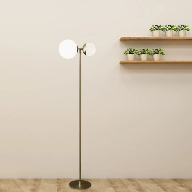 Globe vloerlamp Scandinavische metallic LED woonkamer staande lamp met witte glazen kap zwart/goud Clearhalo