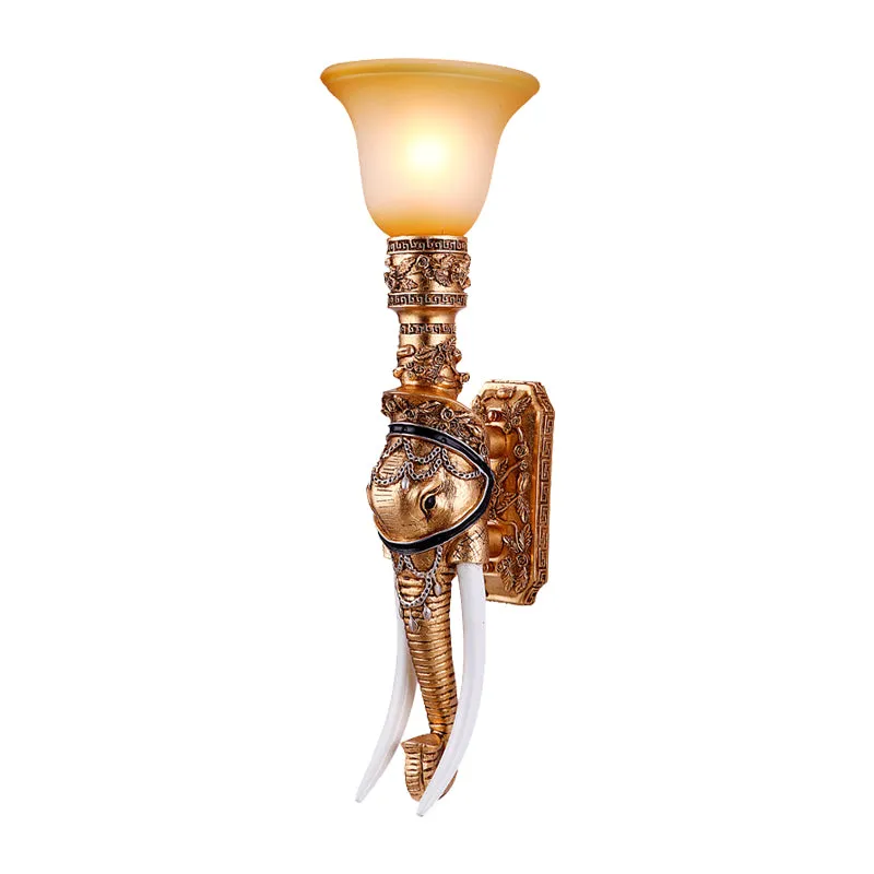 Goud 1-lamps schanslicht, traditionele hars-olifantkop, wandgemonteerde verlichting met bel-matglazen kap Clearhalo