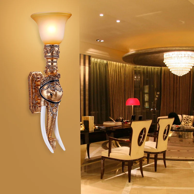 Goud 1-lamps schanslicht, traditionele hars-olifantkop, wandgemonteerde verlichting met bel-matglazen kap Clearhalo