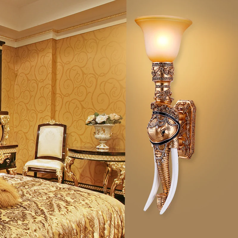 Goud 1-lamps schanslicht, traditionele hars-olifantkop, wandgemonteerde verlichting met bel-matglazen kap Clearhalo
