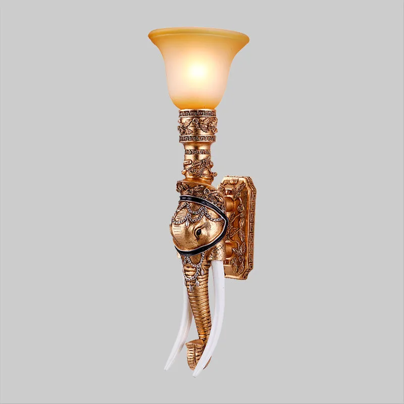 Goud 1-lamps schanslicht, traditionele hars-olifantkop, wandgemonteerde verlichting met bel-matglazen kap Clearhalo