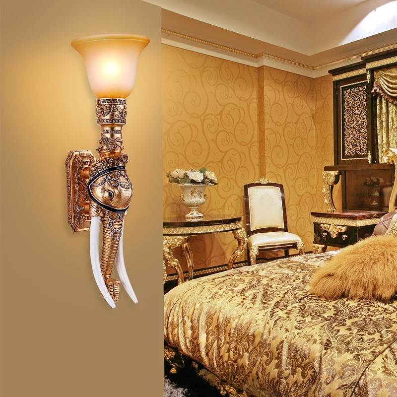 Goud 1-lamps schanslicht, traditionele hars-olifantkop, wandgemonteerde verlichting met bel-matglazen kap Clearhalo