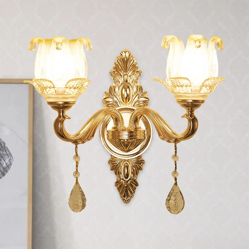 Gouden 1/2-lamp schanslicht Traditionele matglazen bloemenwandverlichtingsideeën voor de woonkamer Clearhalo