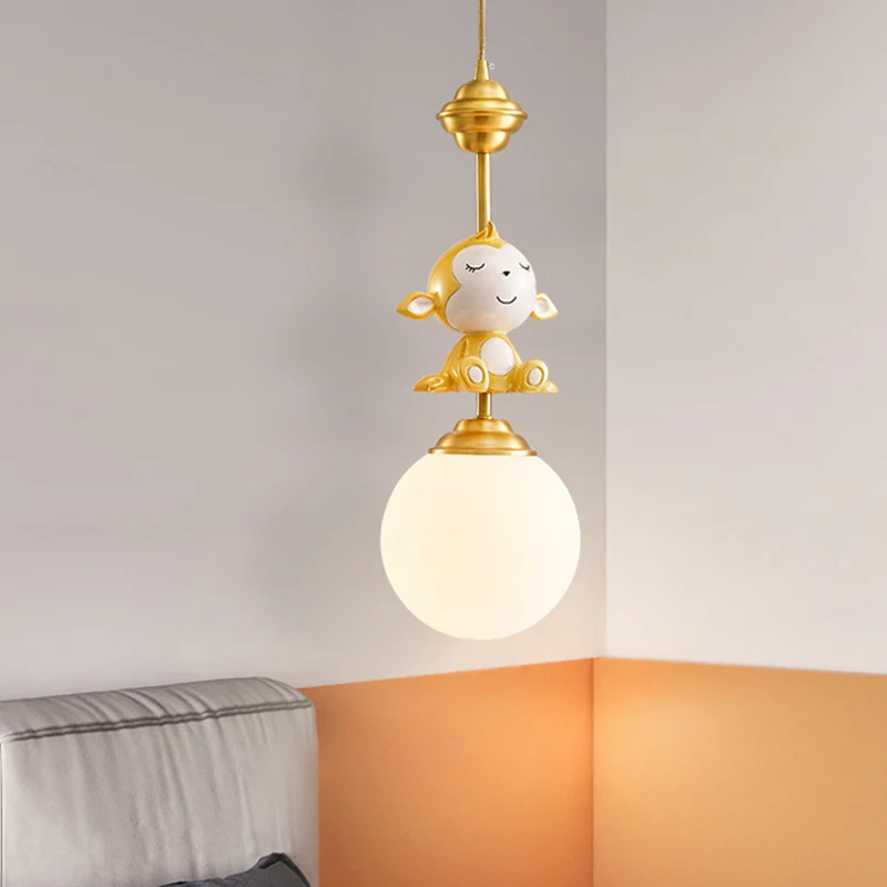 Gouden afwerking Aap-slingerlamp Cartoon 1-lamp hars hanglamp met bal-matglazen kap Clearhalo