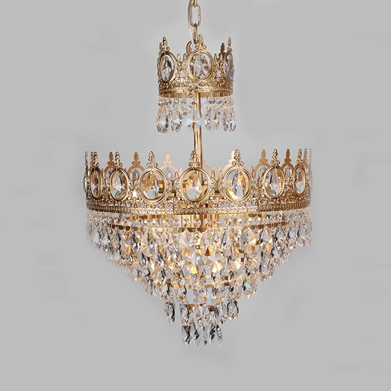 Gouden kroonvormige plafondhanger, antieke metalen hanglamp voor een slaapkamer met kristallen druppels Clearhalo