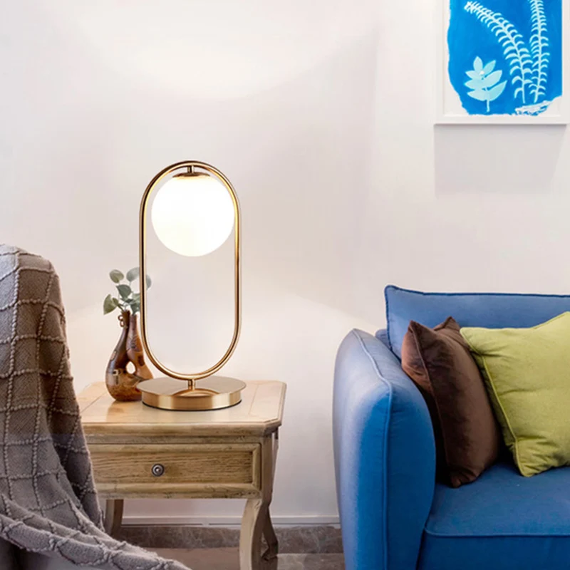Gouden ovale metalen tafelverlichting Luxe 1-lamp ondoorzichtige glazen nachtlamp voor de woonkamer Clearhalo
