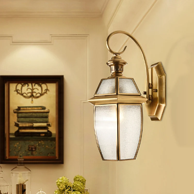 Gouden Urn Sconce Lamp Traditioneel Metaal 1 Kop Wandverlichtingsarmatuur voor Eetkamer Clearhalo