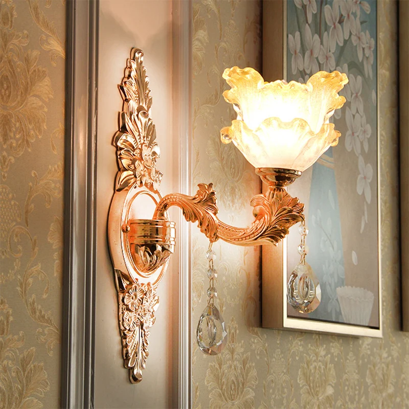 Gouden wandlamp vintage matglas ruche bloem wandgemonteerde lamp met hangend kristal Clearhalo