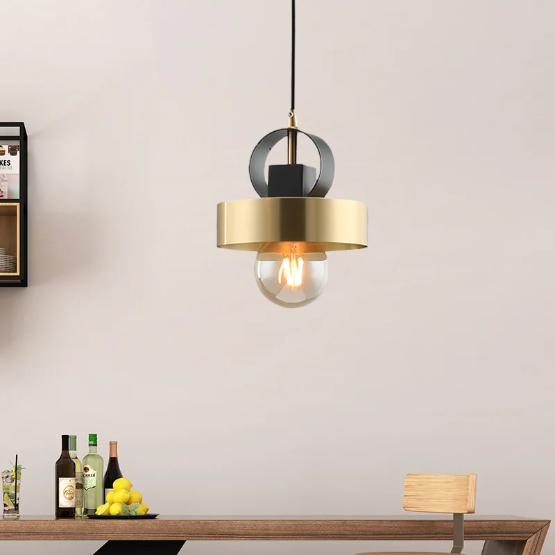 Goudkleurige ronde hangende verlichtingspaal Moderne metalen plafondophanging met 1 lamp voor nachtkastje Clearhalo