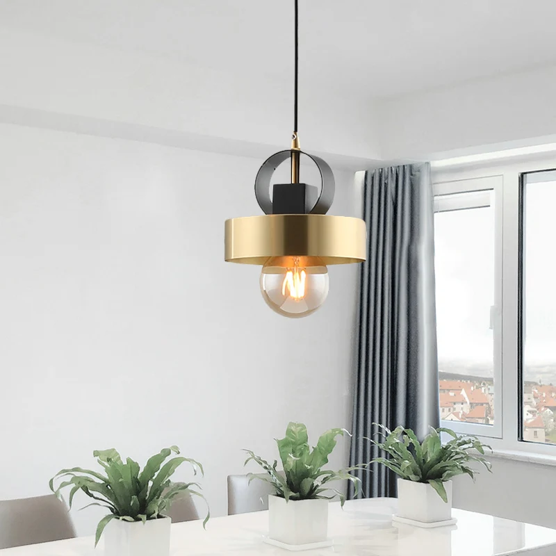 Goudkleurige ronde hangende verlichtingspaal Moderne metalen plafondophanging met 1 lamp voor nachtkastje Clearhalo