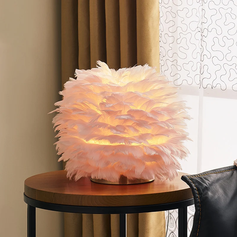 Grijs/Wit/Roze Bolvormige Nachtlamp Nordic Single-Lamp Feather Tafelstandaard Licht voor Woonkamer Clearhalo