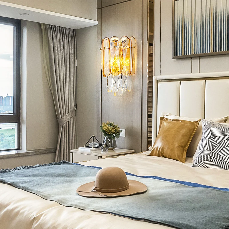 Halve cilinder wandlamp postmodern gefacetteerd kristal 2 koppen gouden schanslamp voor slaapkamer Clearhalo
