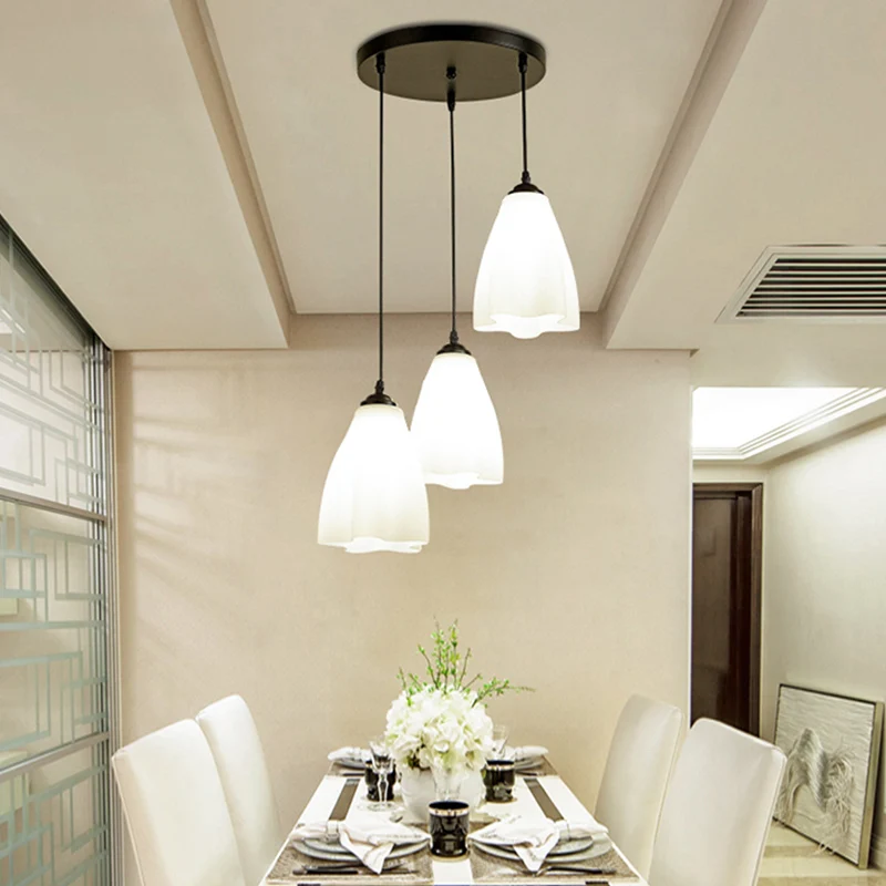 Hanger van witte glazen gegolfde cluster, Eenvoud, zwarte druppelhanger met wervelontwerp Clearhalo