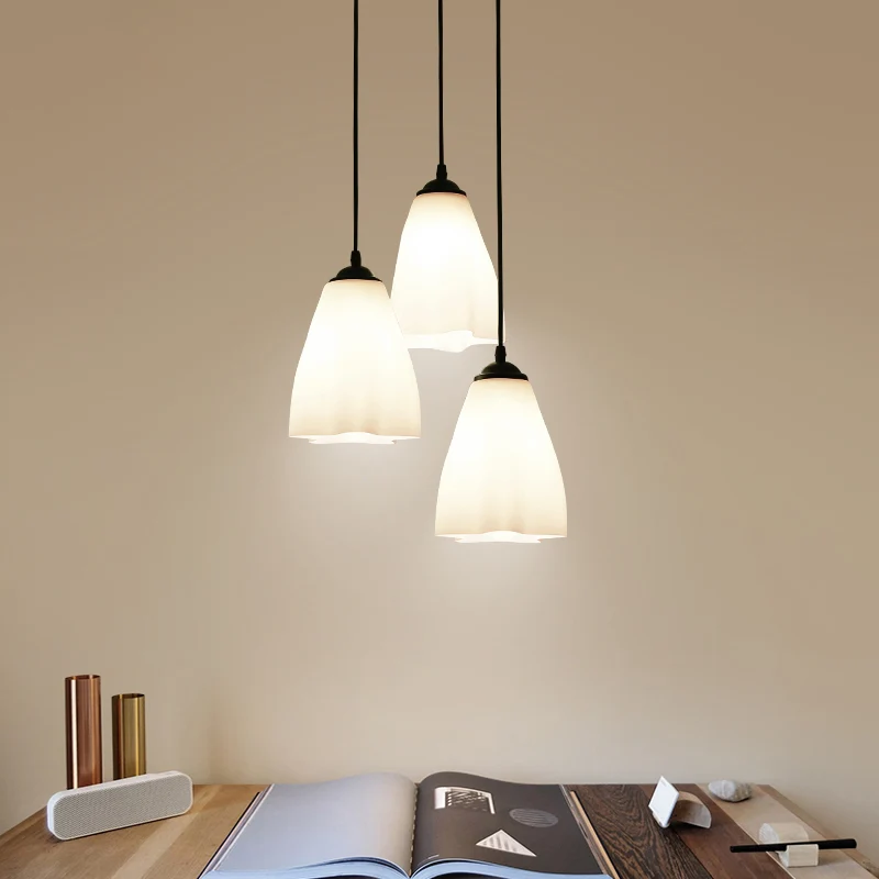 Hanger van witte glazen gegolfde cluster, Eenvoud, zwarte druppelhanger met wervelontwerp Clearhalo