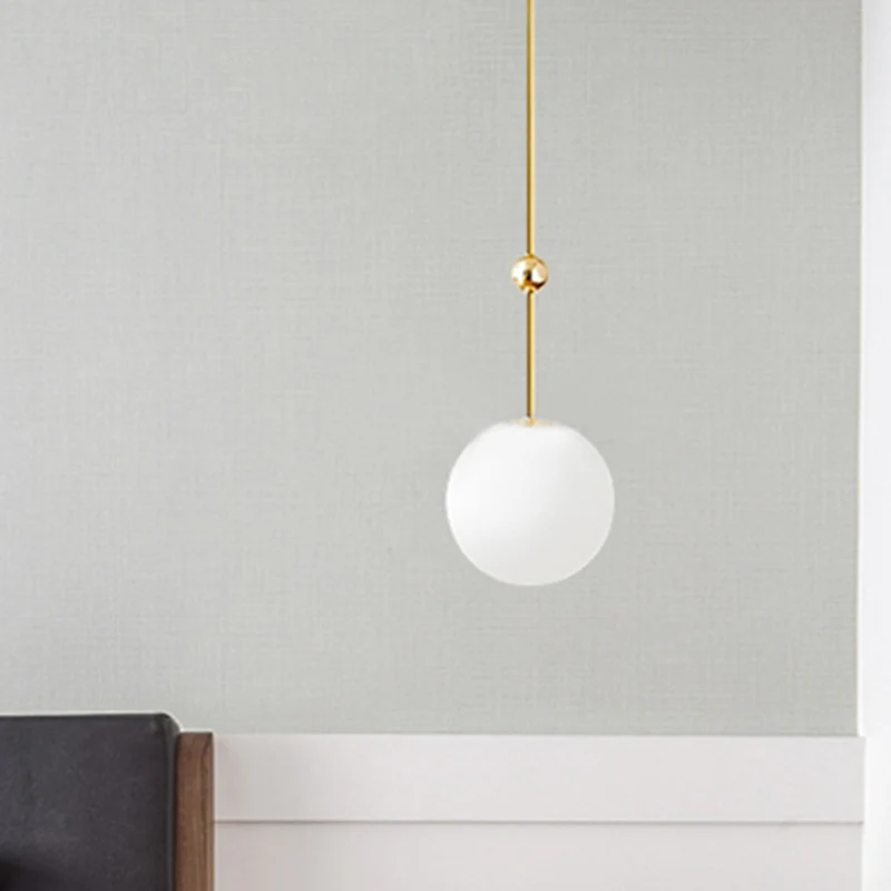 Hanglamp met 1 hoofdslaapkamer Eenvoudige gouden LED-hangende hanger met bolmelkglazen kap, 39"/47" H Clearhalo