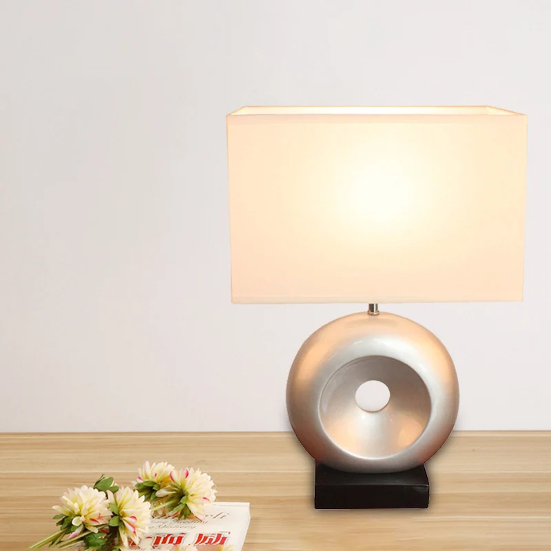 Hars zilver/zwarte tafellamp cirkel 1 lamp overgangsnachtkastje licht met rechthoekige/trommel stoffen kap Clearhalo