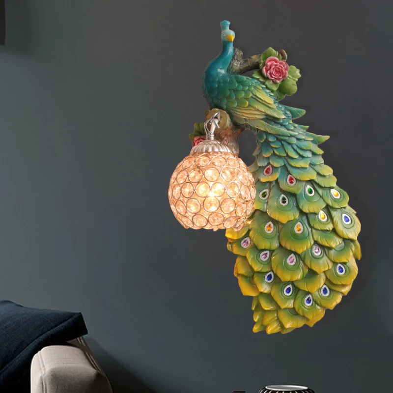 Helder afgeschuinde kristallen bol schans rustieke enkele lamp hal wandmontage licht met pauw en roos decor wit/blauw/groe...