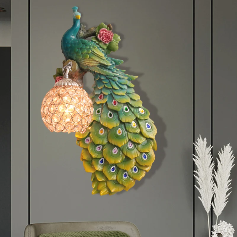 Helder afgeschuinde kristallen bol schans rustieke enkele lamp hal wandmontage licht met pauw en roos decor wit/blauw/groe...
