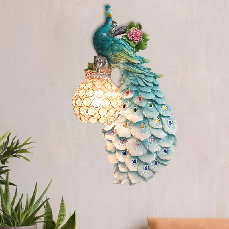 Helder afgeschuinde kristallen bol schans rustieke enkele lamp hal wandmontage licht met pauw en roos decor wit/blauw/groe...