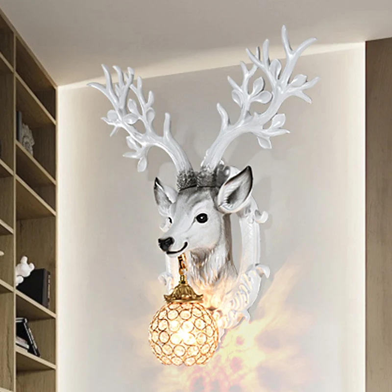 Hertenkop slaapkamer wandkandelaar retro-stijl hars 1-lichts witte wandlamp met globale gefacetteerde kristallen kap Clear...