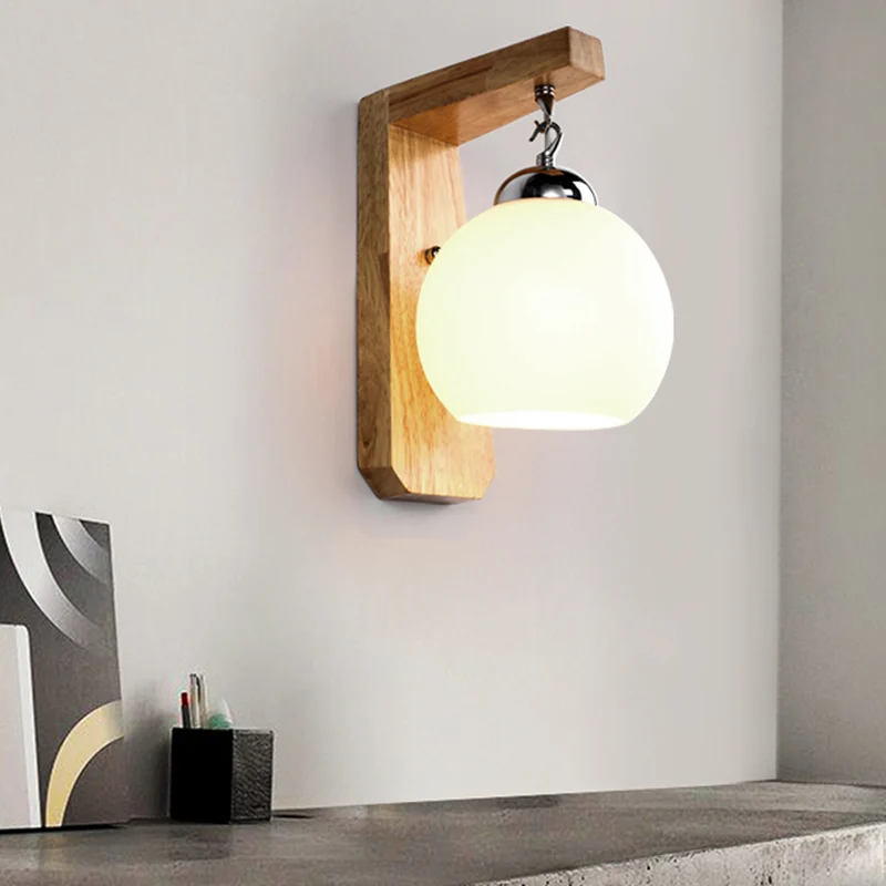 Houten bewapende schanslamp Aziatisch 1-kops beige wandverlichtingsarmatuur met ronde witte glazen kap Clearhalo