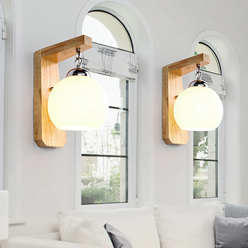 Houten bewapende schanslamp Aziatisch 1-kops beige wandverlichtingsarmatuur met ronde witte glazen kap Clearhalo