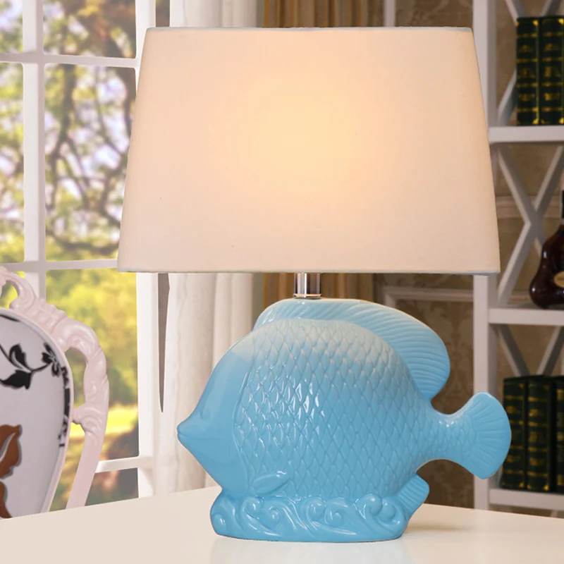 Keramische blauwe tafelverlichting tropische vissen Landelijk nachtlampje met één lamp en rechthoekige stoffen lampenkap C...