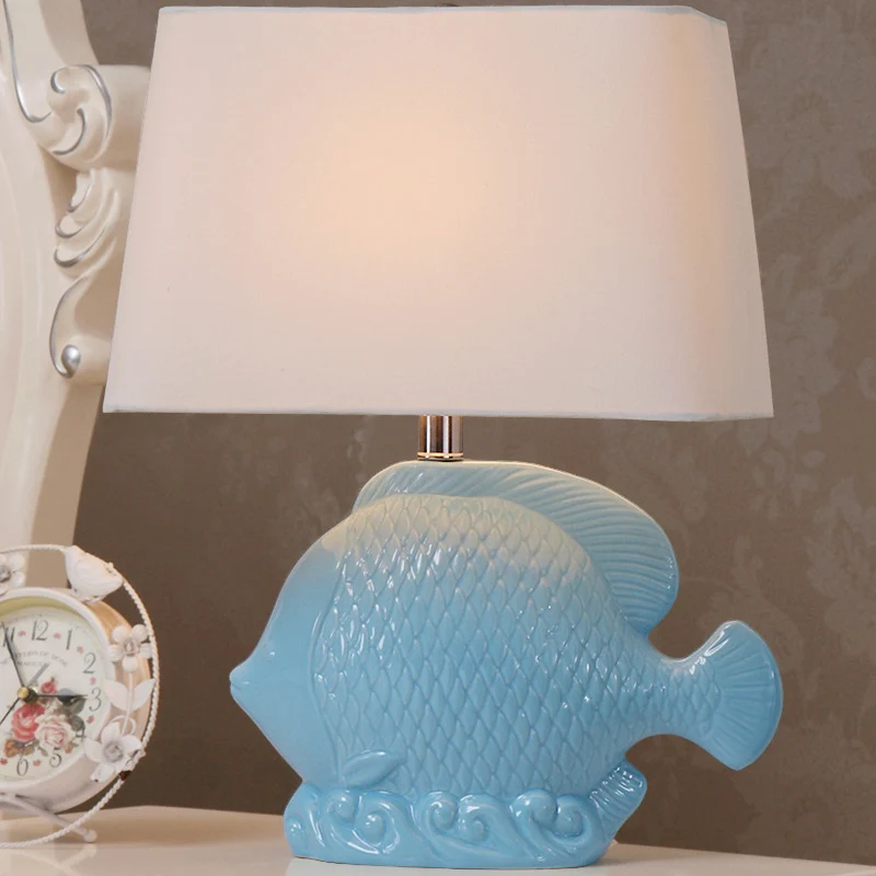 Keramische blauwe tafelverlichting tropische vissen Landelijk nachtlampje met één lamp en rechthoekige stoffen lampenkap C...