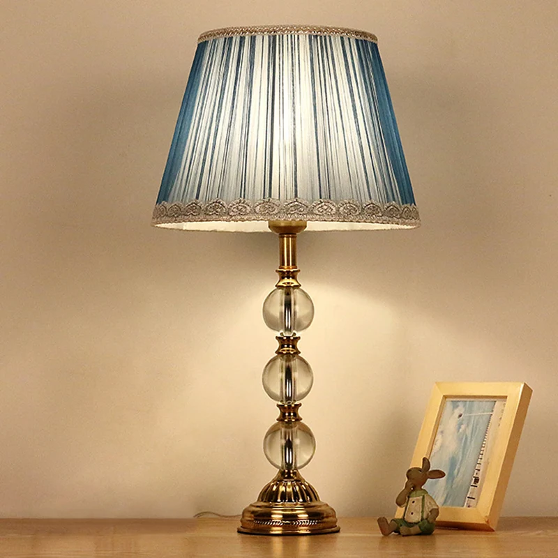Klassiek nachtkastje met geplooide schaduw, 1 nachtkastje van lichte stof blauw voor slaapkamer met kristallen decoratie C...