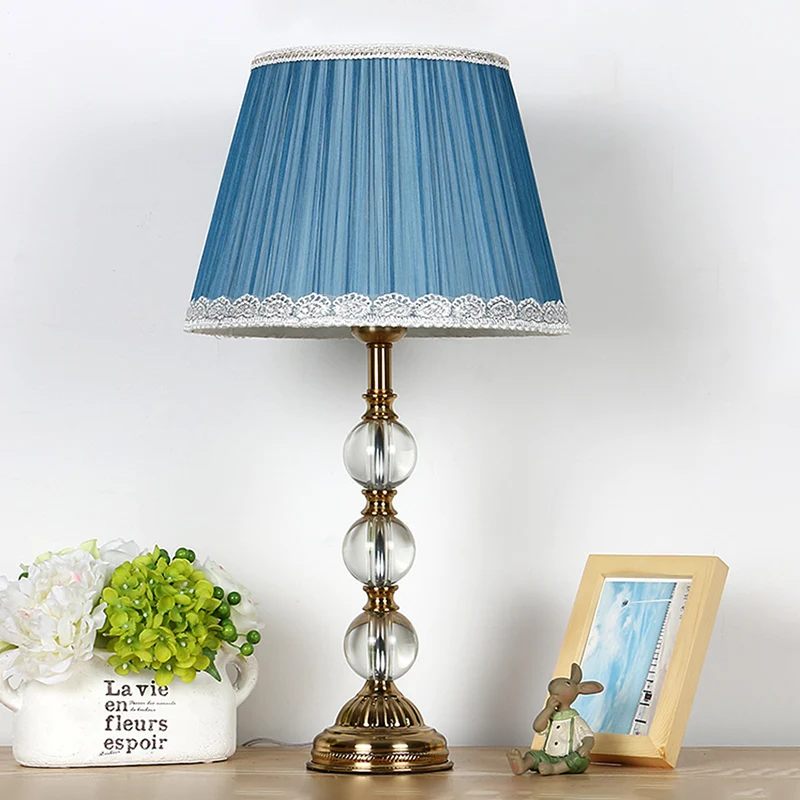 Klassiek nachtkastje met geplooide schaduw, 1 nachtkastje van lichte stof blauw voor slaapkamer met kristallen decoratie C...