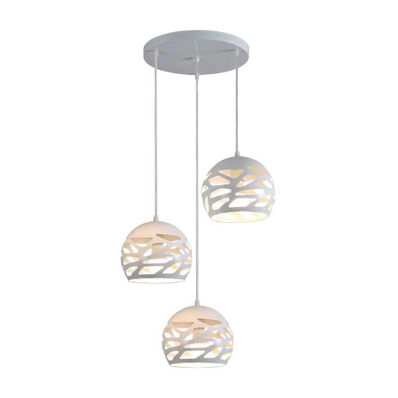 Klassieke 3-kops multi-hangende witte uitgeholde koepelplafondlamp met metalen kap Clearhalo