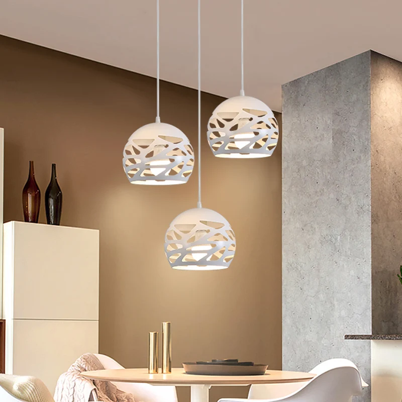 Klassieke 3-kops multi-hangende witte uitgeholde koepelplafondlamp met metalen kap Clearhalo