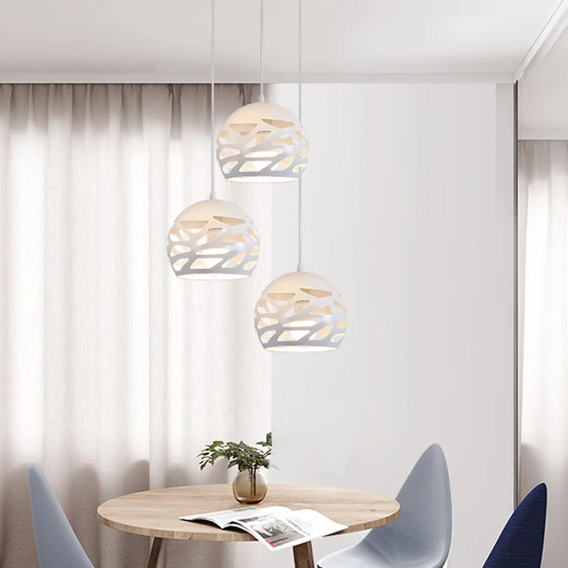 Klassieke 3-kops multi-hangende witte uitgeholde koepelplafondlamp met metalen kap Clearhalo