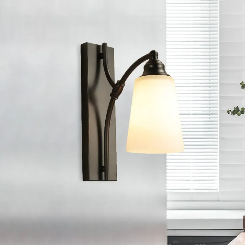 Klassieke conische wandmontagelamp met enkele kop, matglazen schansverlichtingsarmatuur zwart Clearhalo