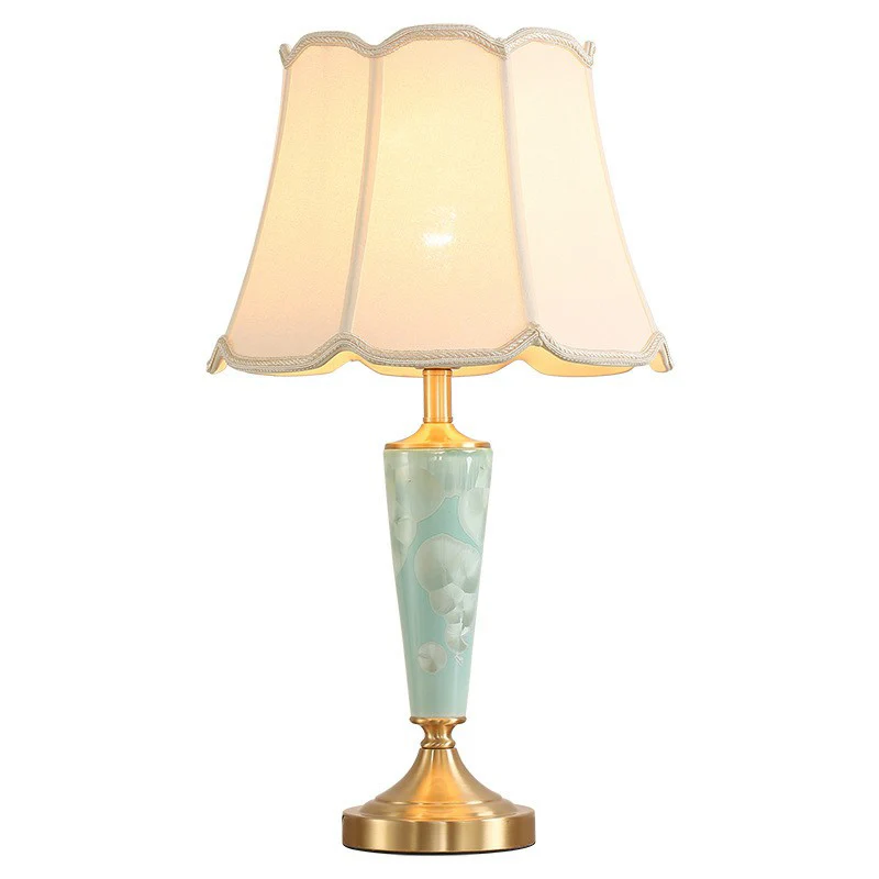 Klassieke geschulpte tafellamp, stoffen nachtlampje met één lamp en uitlopende onderkant, blauw Clearhalo